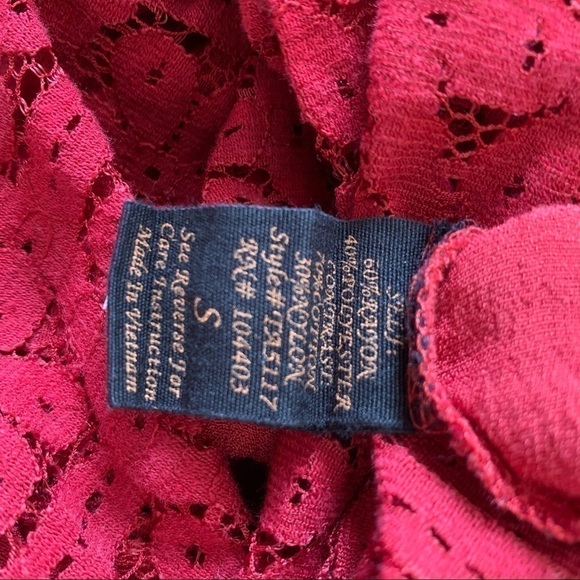 Mine | lace back sleeveless top - Picture 6 of 6